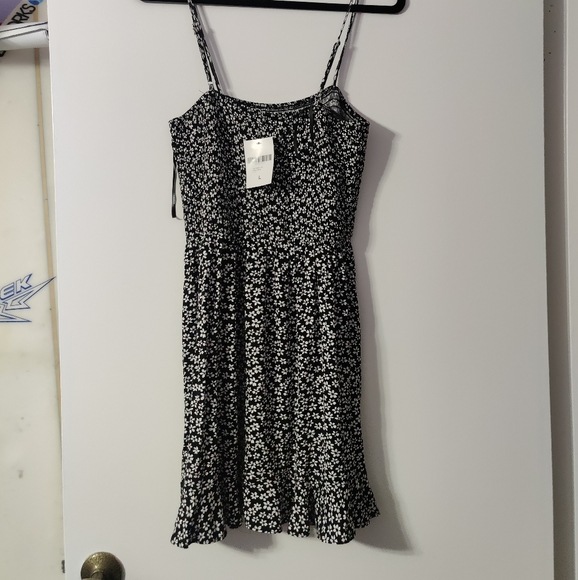 Forever 21 Dresses & Skirts - Floral strappy mini sundress